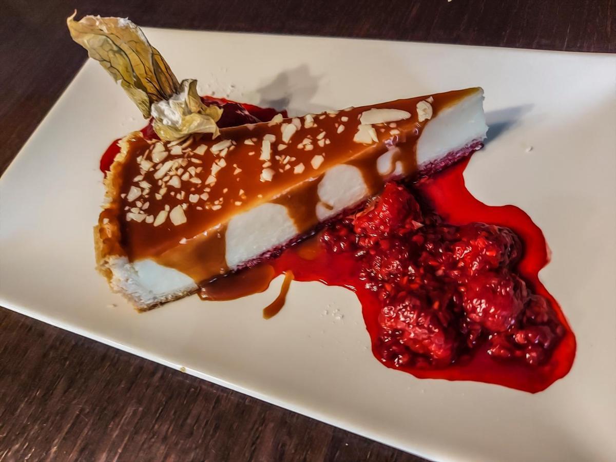 Restaurant Pansion Wien Cierny Brod Exteriör bild