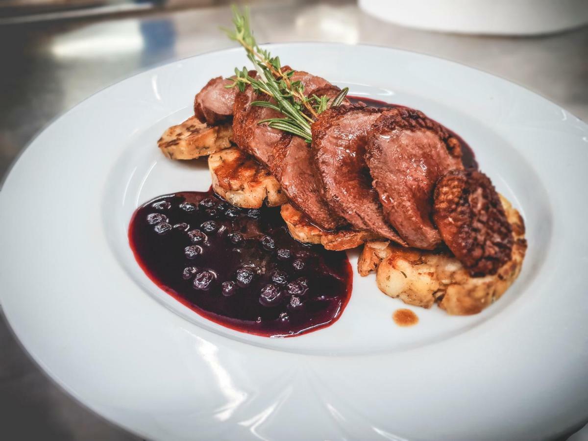 Restaurant Pansion Wien Cierny Brod Exteriör bild