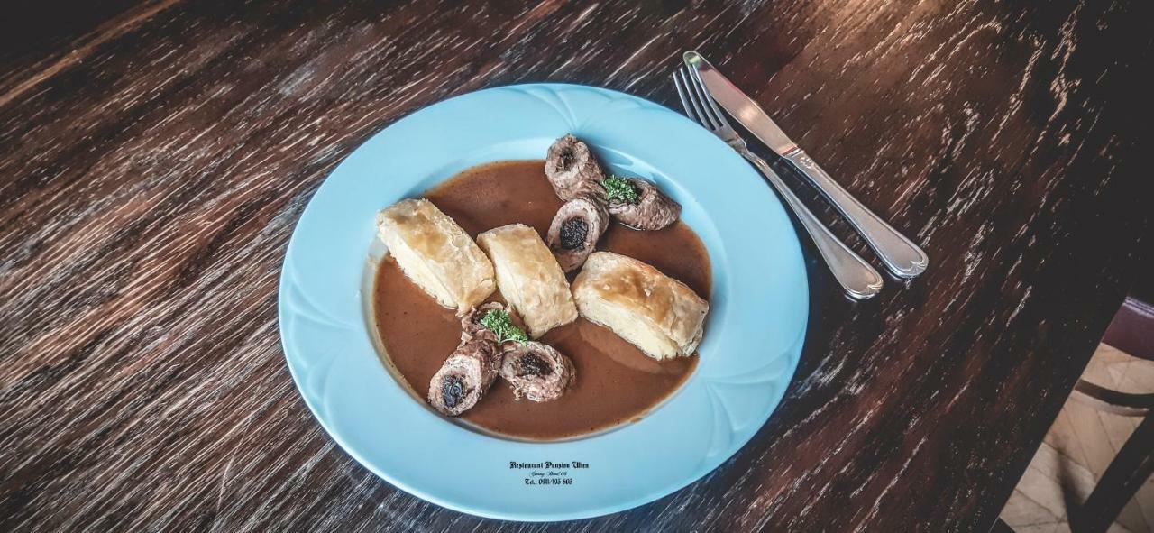 Restaurant Pansion Wien Cierny Brod Exteriör bild